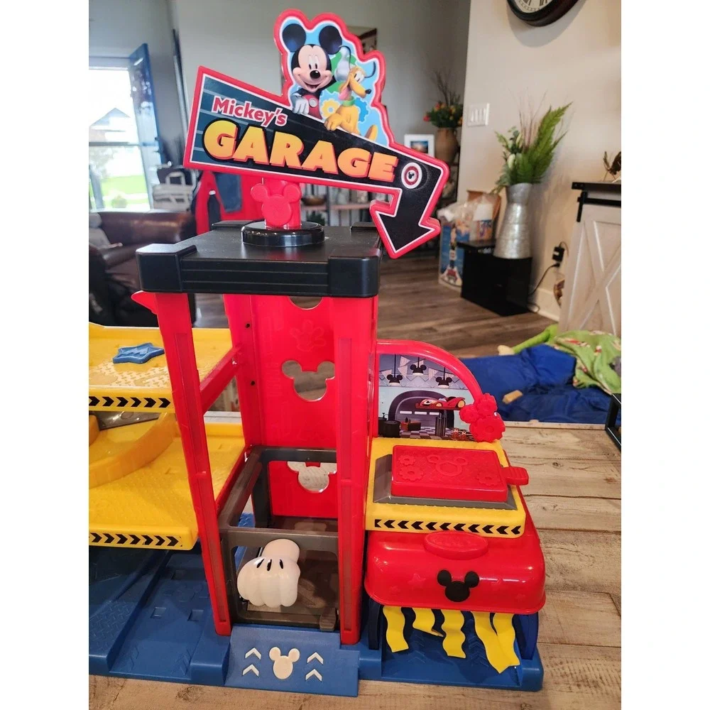 Mickey Mouse Ready to Race Garage Toy Car Race Disney